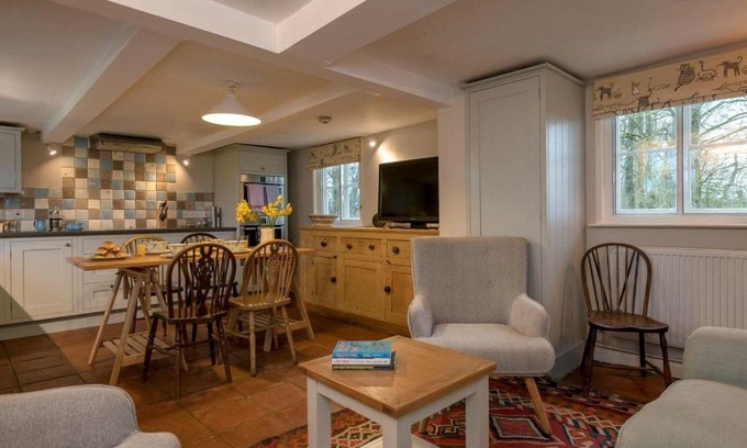Newmarket Casa | The West Wing at Gypsy Hall