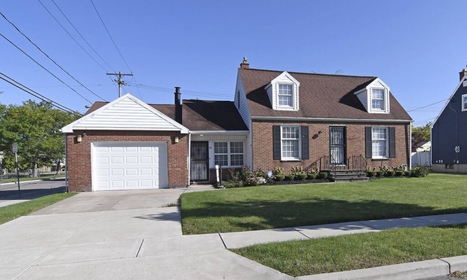 Cheektowaga Casa | The Westchester - Private, comfortable home minutes from the airport & shopping