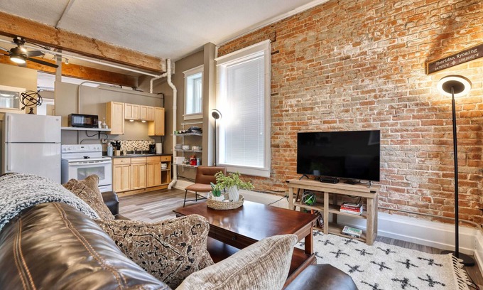 Sheridan Apartamento | The Western - Dual Suite Wyo Stays Experience