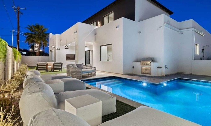 Southwest Village Casa | The Westley - Walk to Oldtown - Modern & NEW!