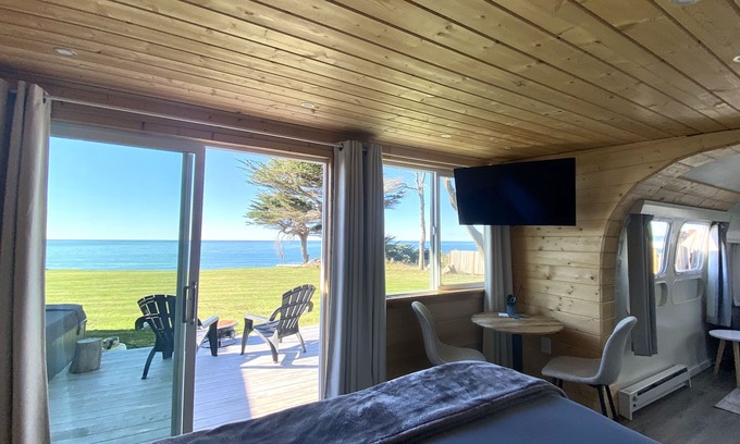 Gold Beach Casa | The Whale