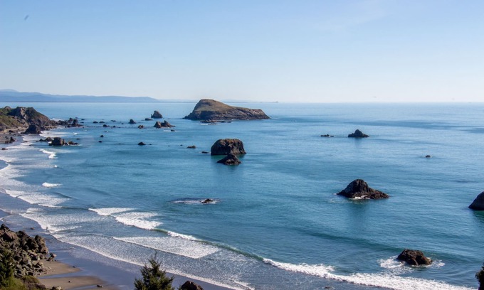 Brookings Condominio | El observador de ballenas en Rainbow Rock Condos; Vistas al mar y acceso a la playa!