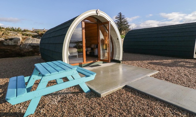 Burtonport Cabaña | THE WHEELHOUSE POD NO. 6, romantic in Burtonport, County Donegal