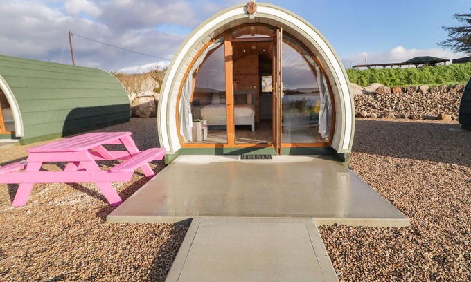 Burtonport Cabaña | THE WHEELHOUSE POD NO. 7, romantic in Burtonport, County Donegal