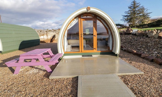 Burtonport Cabaña | THE WHEELHOUSE POD NO. 9, romantic in Burtonport, County Donegal