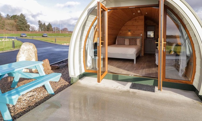Burtonport Cabaña | THE WHEELHOUSE POD NO. 4, romantic in Burtonport, County Donegal
