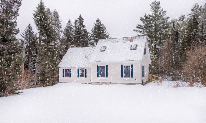Belmont Chalet De Esquí | The Whimsical Chalet is a lovely cape on acres. Private setting less than 10 minutes to skiing.