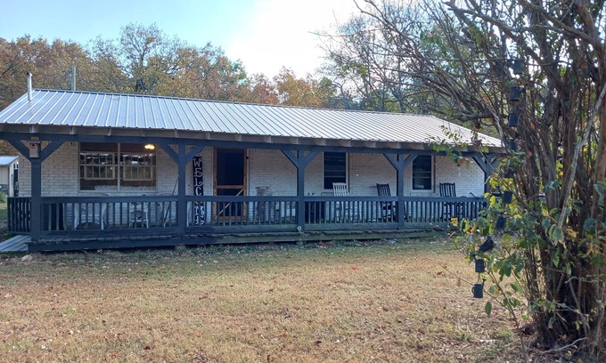 Hatton Otro | The Whiskey Peak Farmhouse Retreat