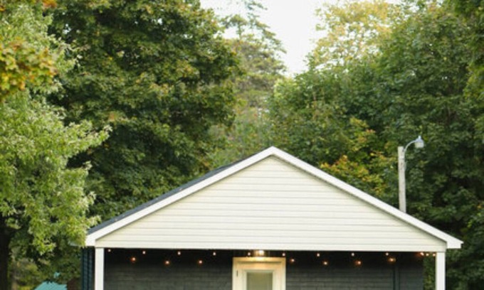 Milroy Cabina | The Whispering Pines - Hartman Center