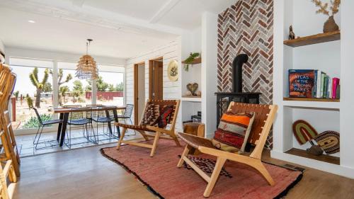 Pioneertown Casa | The Whispering Wind Tree