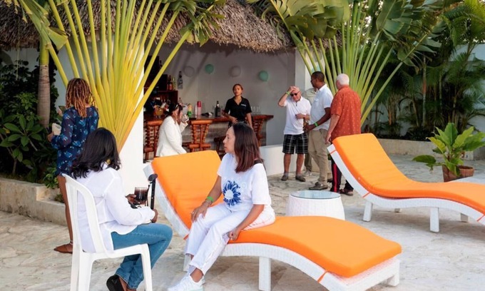 Juan Dolio Cama Y Desayuno | The white rock villa this 9 bedroom 9 bathroom offer fee continental breakfast