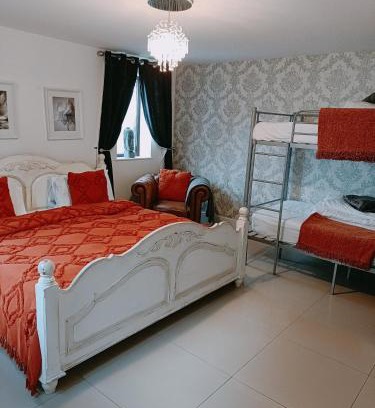 Newark Cama Y Desayuno | The White Dove Bed and Breakfast with Glamping Newark showground