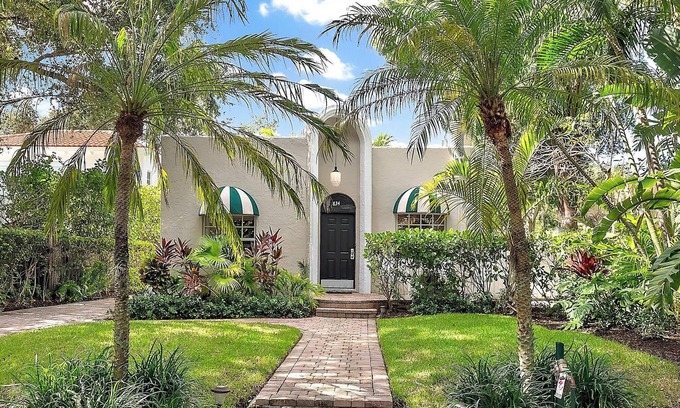 Poiciana Park II Casa | The White Flamingo - Tropical Pool Escape with Guest Cabana