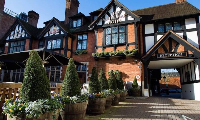 Hampton Wick Hotel | The White Hart Hotel