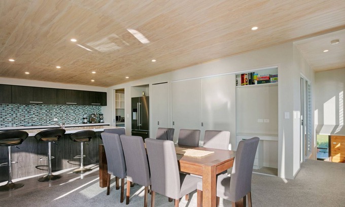 Waihi Beach Cabaña | The White Haus - Waihi Beach Upstairs Holiday Unit