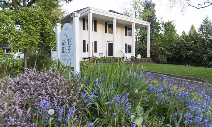 Medford Cama Y Desayuno | The White House Bed and Breakfast