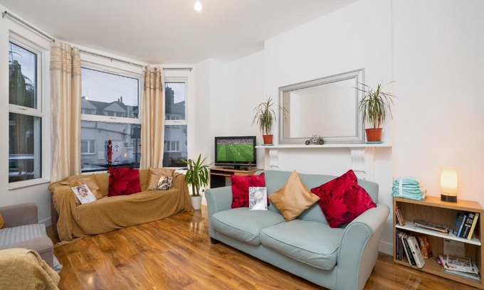 Cricklewood Casa | The White House