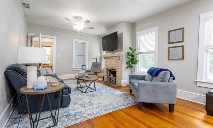 Gainesville Casa | The White House - Remodeled quaint home with spacious yard - 2.5 miles from UF