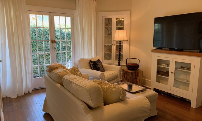 Oak Park Apartamento | La Casa Blanca @ The Whiskey Hotel