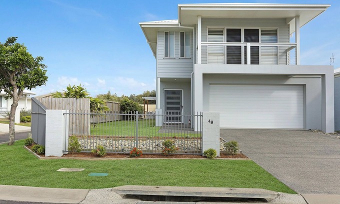 Yamba Casa | The White House Yamba a short walk to the beach