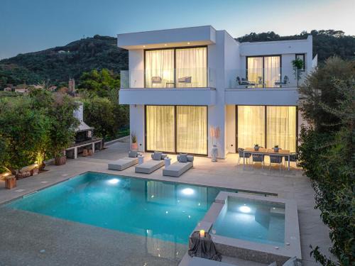 Ano Vasilikos Villa | The White Luxury Villa - Private Seaview Villa with Pool by Villa Mana Gers