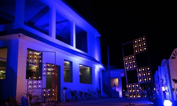 Bail Parao Complejo | THE WHITE OAK CORBETT SPA & RESORT