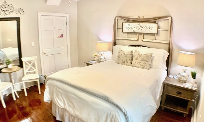 Winder Casa | The White Oak; private bed/bath, separate entrance