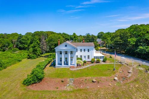 South Dennis Casa | The White Pillars