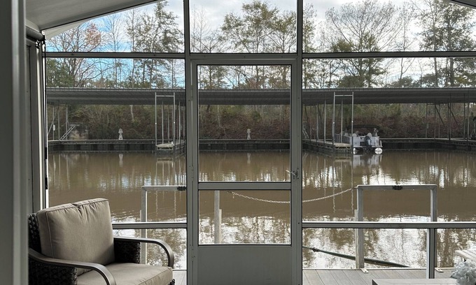 Bainbridge Alquiler De Eote | The White Rabbit Cottage. Tranquility, Serenity and Beauty all in one Houseboat