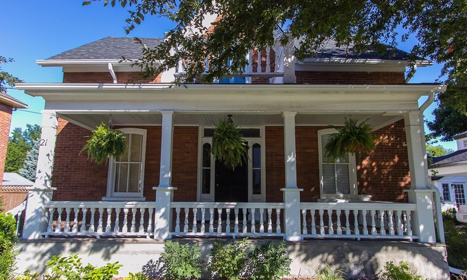 Prince Edward Casa | The White Rabbit Guest House - Picton