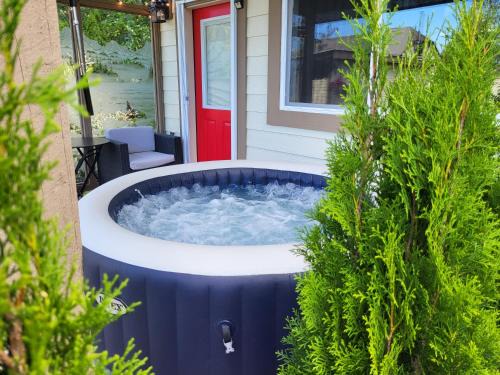 Courtenay Casa | The White Rabbit Inn