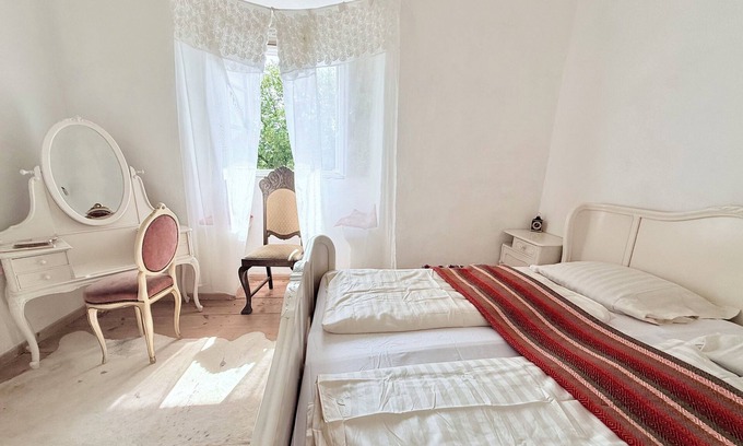 Hildburghausen Apartamento | The white suite of Tsar Ferdinand - a castle dream