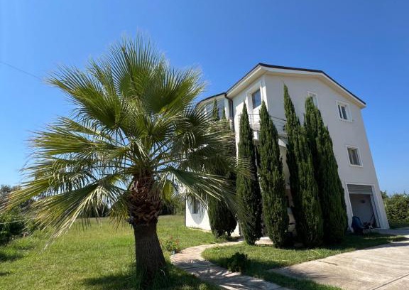 Qerek Casa | The White Villa