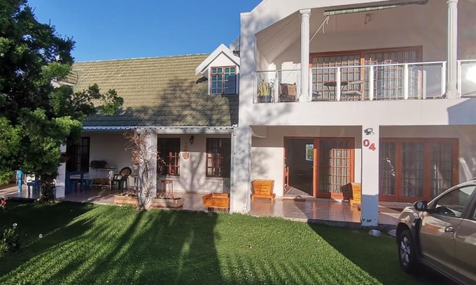 Oudtshoorn Casa | The Whitehouse