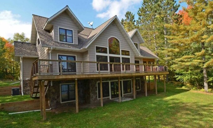 Clam Lake Casa | The Whitetail Inn- Upper Clam Lake