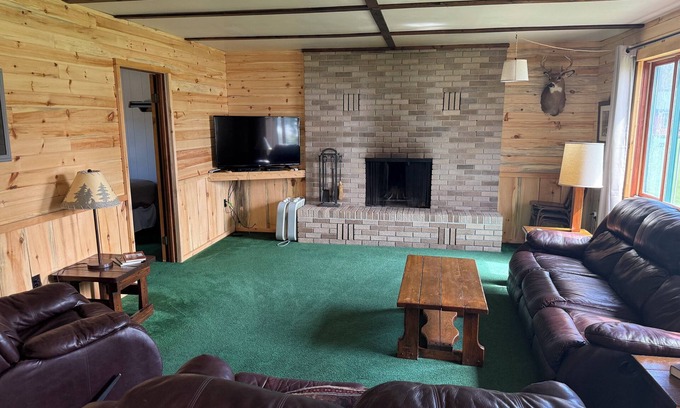 Gould City Cabina | The Whitetail Lodge-Cabin #8