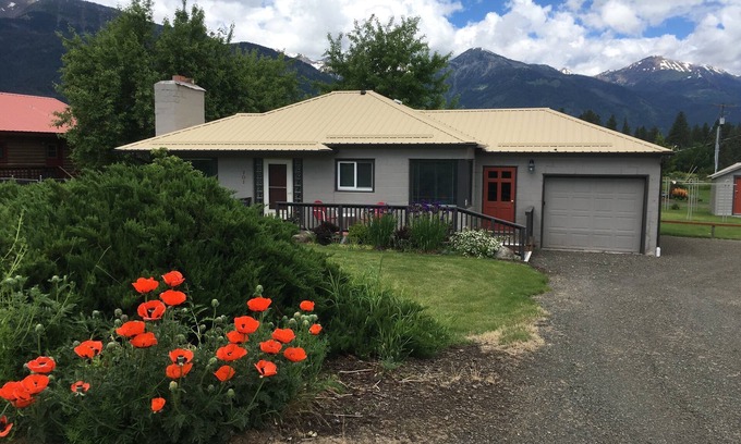 Joseph Casa | El Wild Iris House