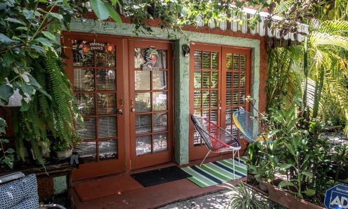 East Little Havana Chalet De Esquí | The Wild Rose