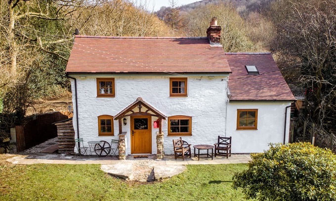 Pontesbury Cabaña | The Wilderness, STIPERSTONES