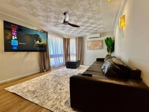 Mount Tarcoola Casa | The Wildflower- Luxury Home Stay