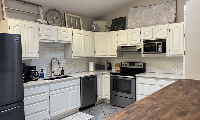Steelville Casa | The Wildflower - Near Huzzah and Bass Resort