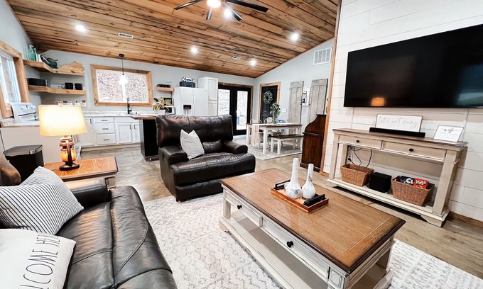 Pittsburg Cabaña | The Wildrock Cottage