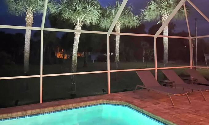 Joel Casa | "The Windy Palm" w king suite to pool