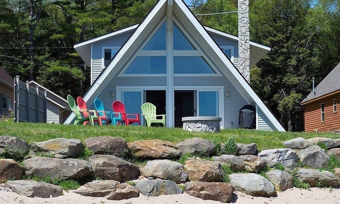 Port Sanilac Casa | El Winfish Casa-recientemente remodelado Beach House Pasos De arena blanca de la playa !!