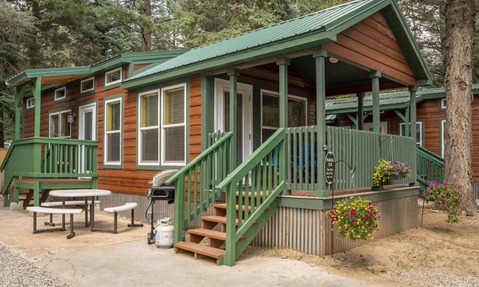 Bayfield Cabina | The Wolf Den Cabin #13