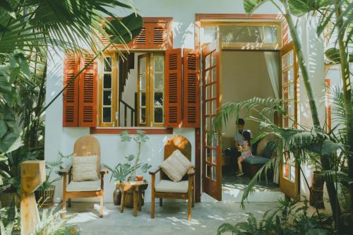 Hoa Lu Hotel | The Wooden Gate
