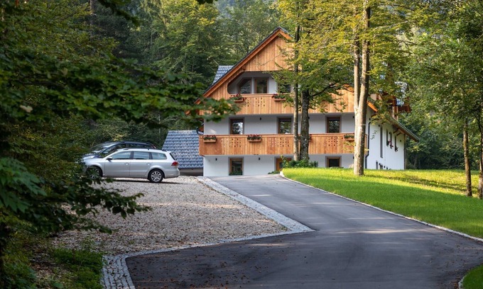 Ukanc Apartamento | The Woodland Nook Apartments Bohinj - Comfort Two Bedroom Apartment with Balcony