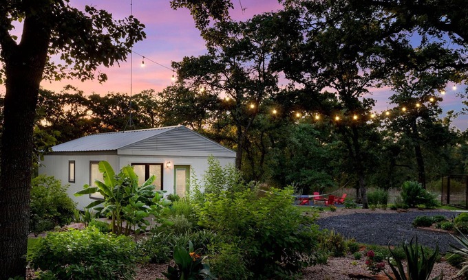 Seguin Cabina | The Woodland Oasis | Luxurious Cabin Getaway |