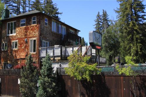Guerneville Complejo | The Woods Hotel - Gay LGBTQ Cabins