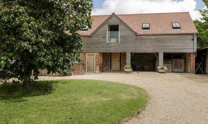 Warminster Cabaña | THE WOOL BARN, pet friendly, character holiday cottage in Warminster